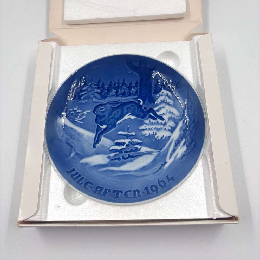 1964 Bing & Grondahl Christmas Plate The Fir Tree and the Hare Denmark Blue Whit